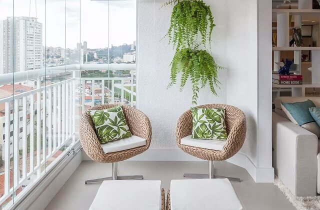 esempio di spazio ricavato su balcone chiuso a veranda