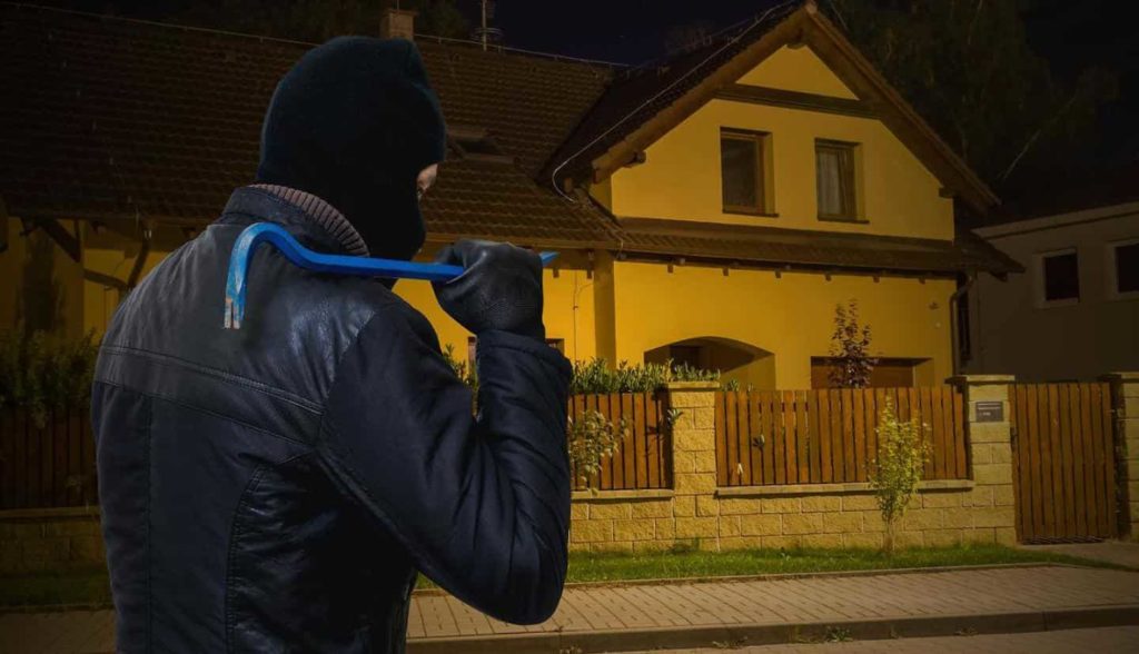 ladro in appostamento